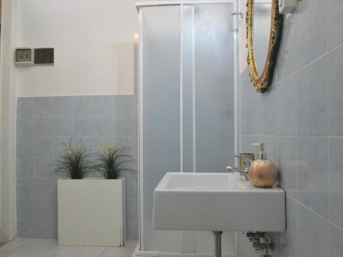 Flat 13 Apartment Катания Екстериор снимка